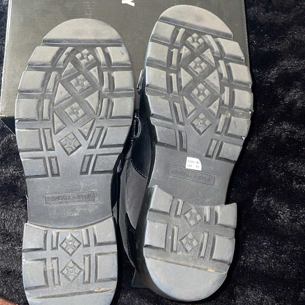 Kendall & Kylie Black Size 10 Riley Nylon Boots in Good Condition! Very Stylish! - Picture 6 of 7